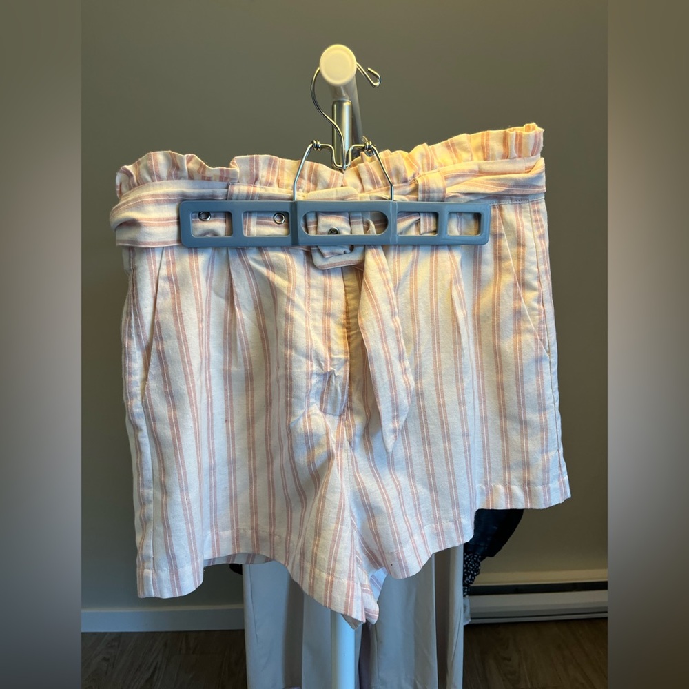 moodie linen shorts (size L)